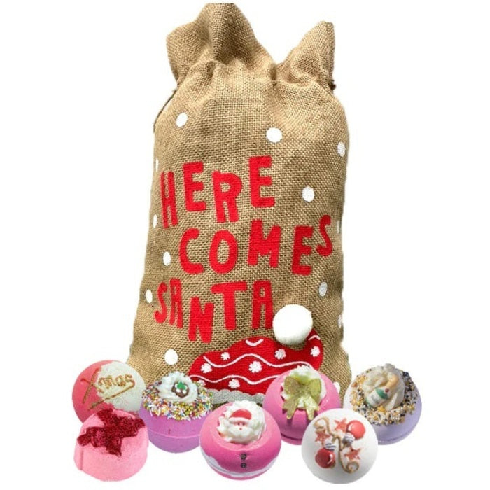 „Bomb Cosmetics“ Kalėdų Senelio rinkinys „Here Comes Santa“ – dovanų rinkinys